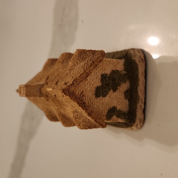 David Winter Cottages | The Dower House 1982 - Picture 6 of 7